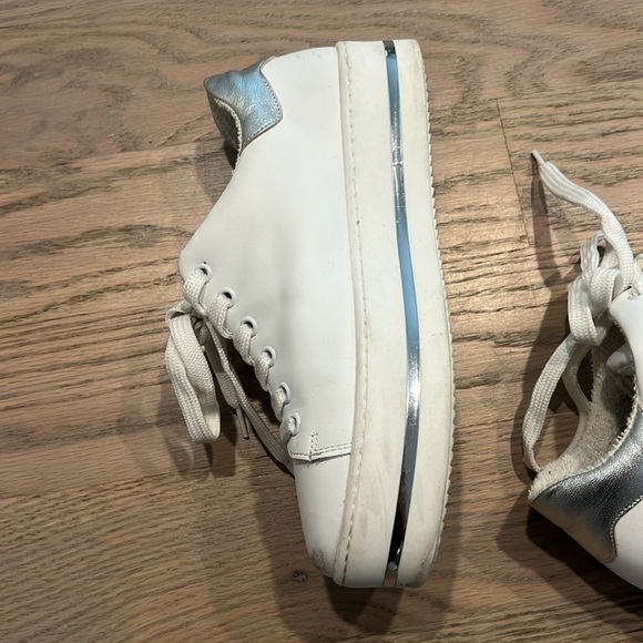 Metallic Star Sneaker White and Silver Steve Madden - Picture 7 of 9